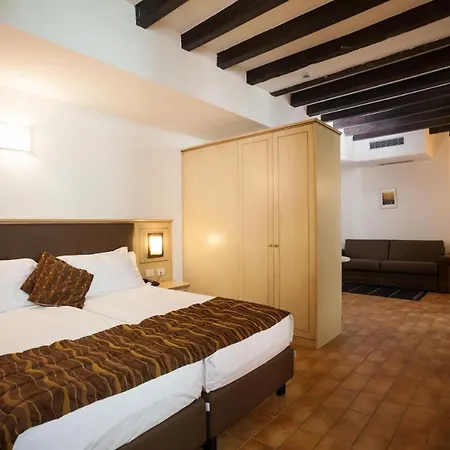 Hotel Portici - Romantik&Wellness Riva del Garda Exterior foto