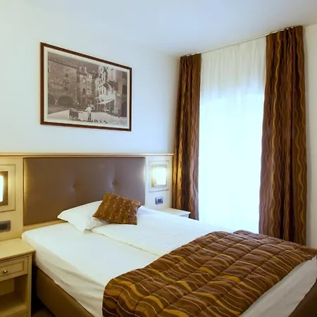Hotel Portici - Romantik&Wellness Riva del Garda Zimmer foto